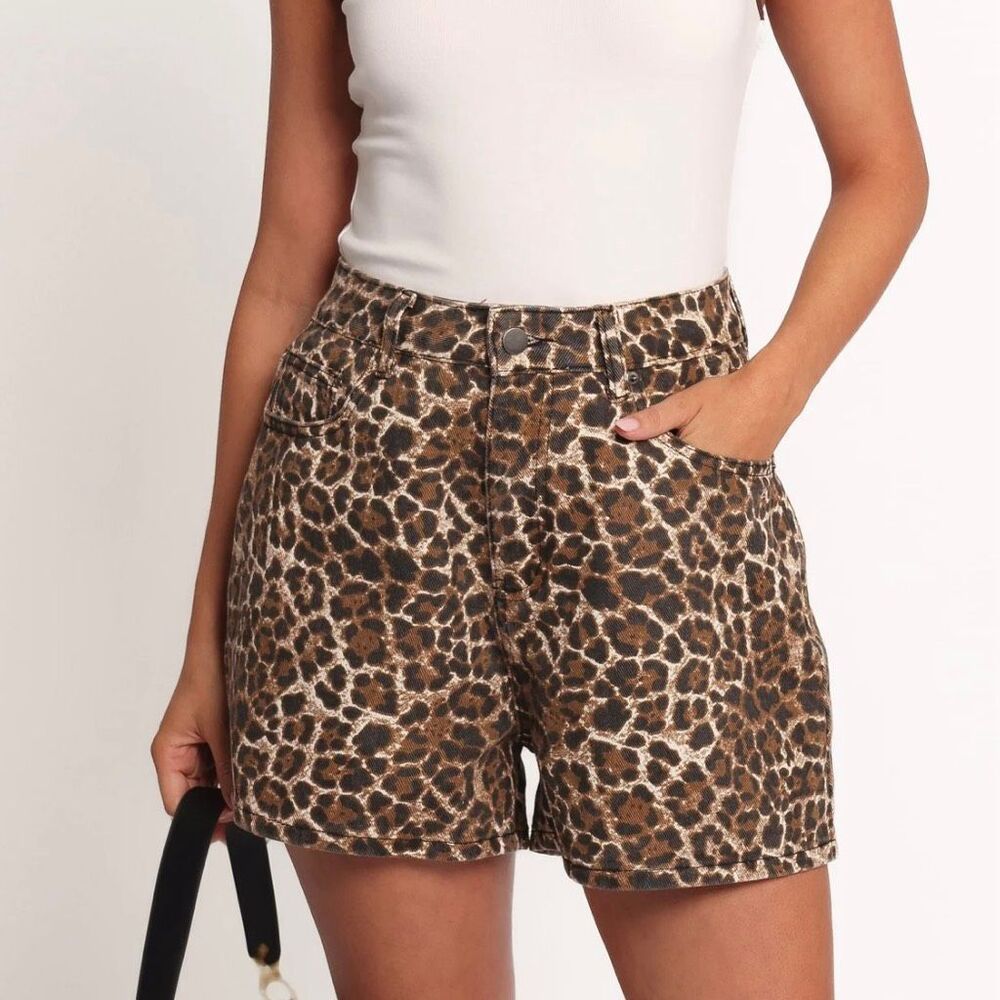 Petal & Pup High Waisted Leopard Shorts Medium